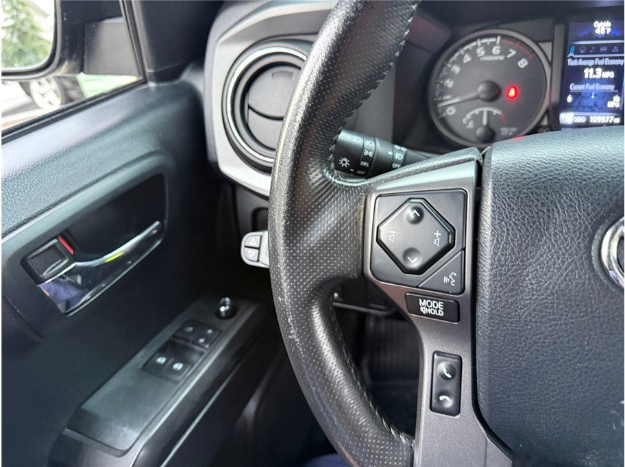 Used 2016 Toyota Tacoma TRD Sport w/ Towing Package AWD/4WD image 29