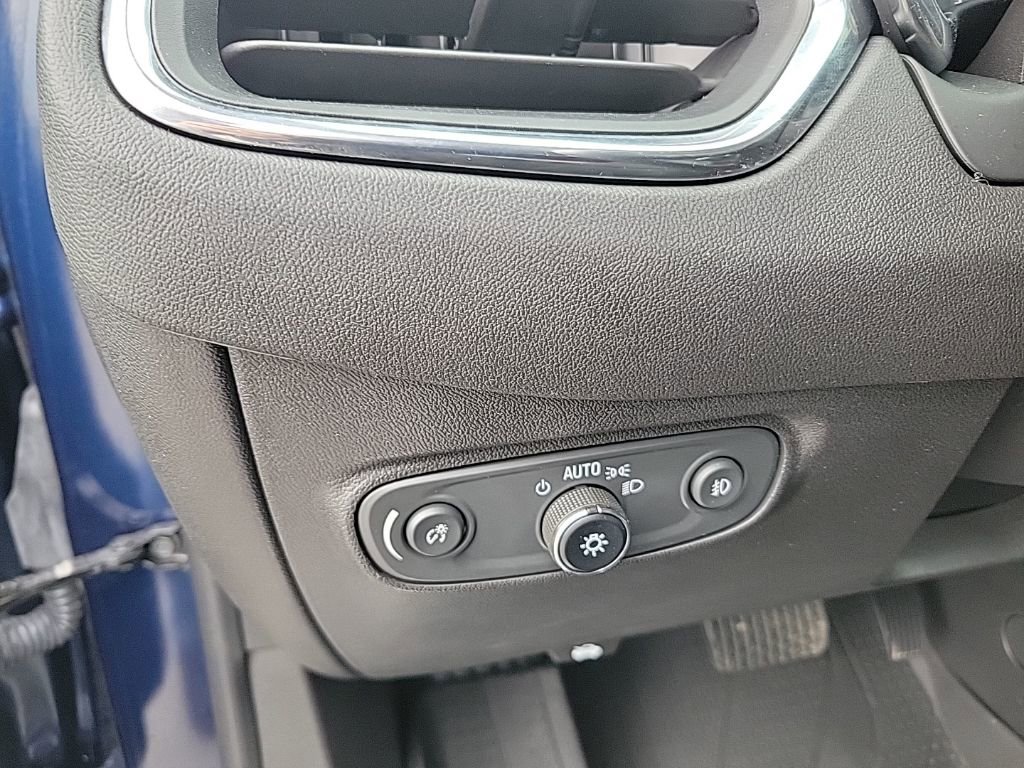Used 2023 Chevrolet Equinox Premier image 13