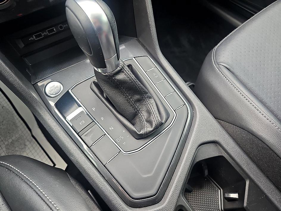 Used 2018 Volkswagen Tiguan SE image 22