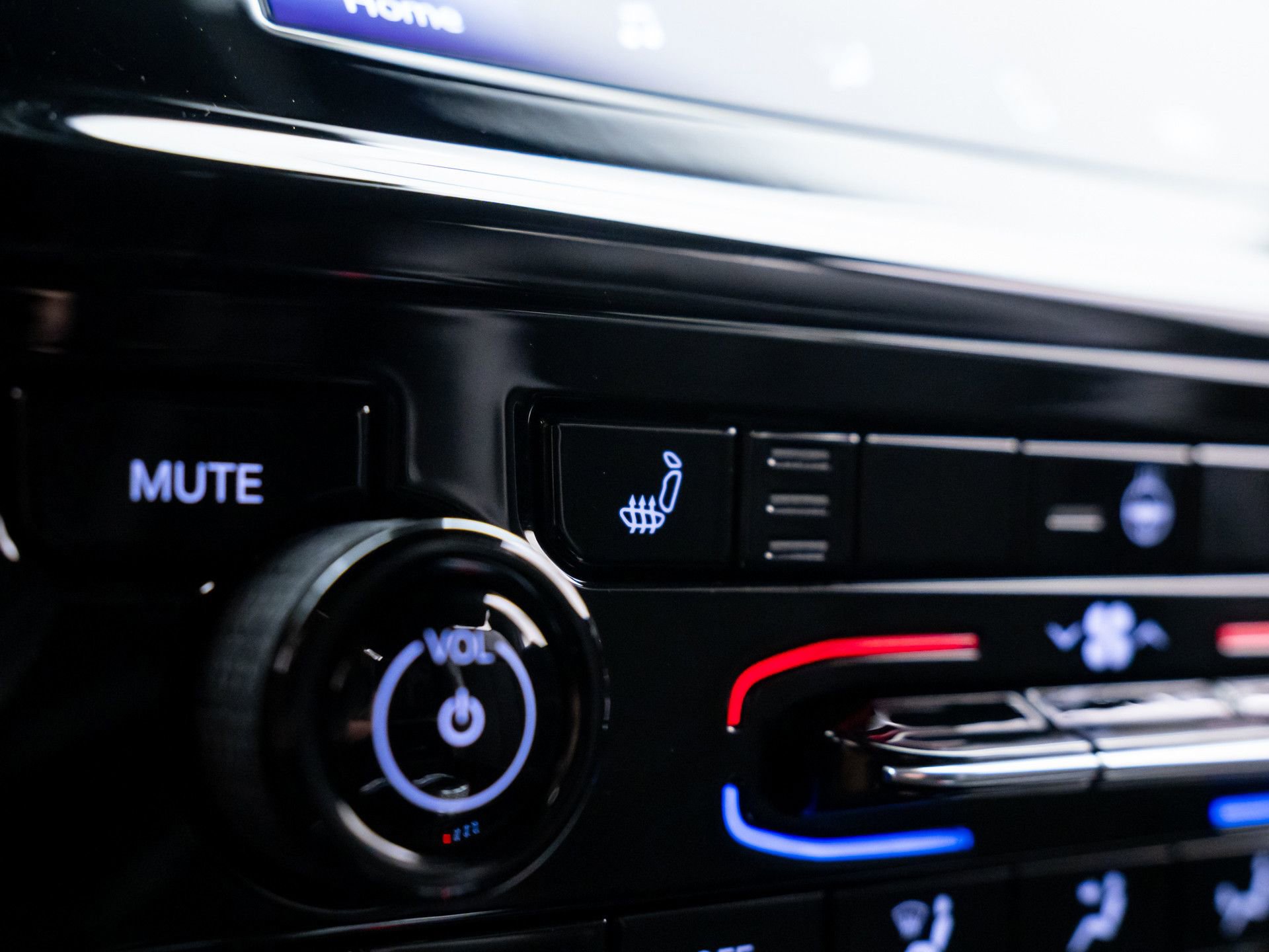 Used 2024 Jeep Grand Cherokee Altitude image 27