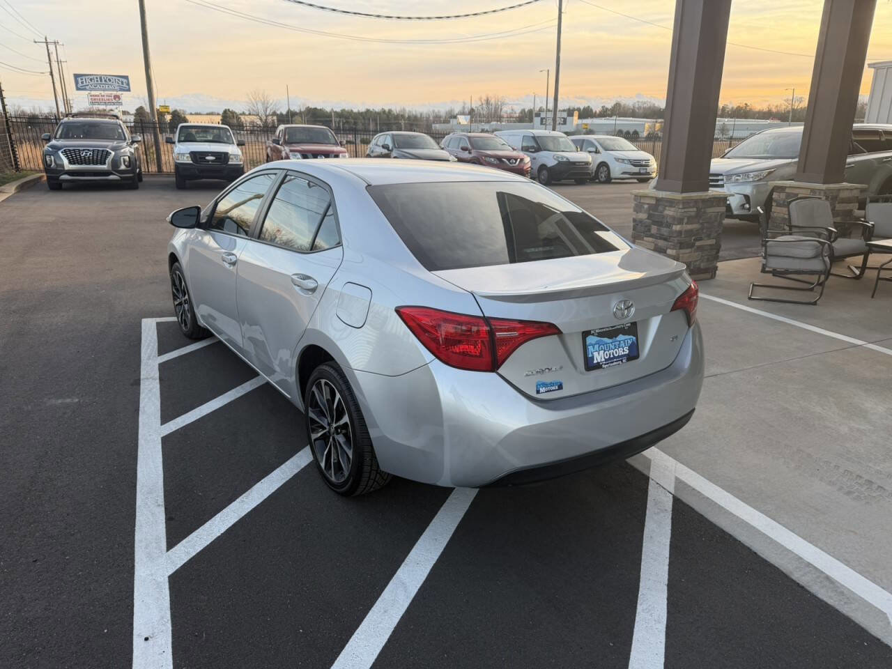 Used 2018 Toyota Corolla SE FWD image 4