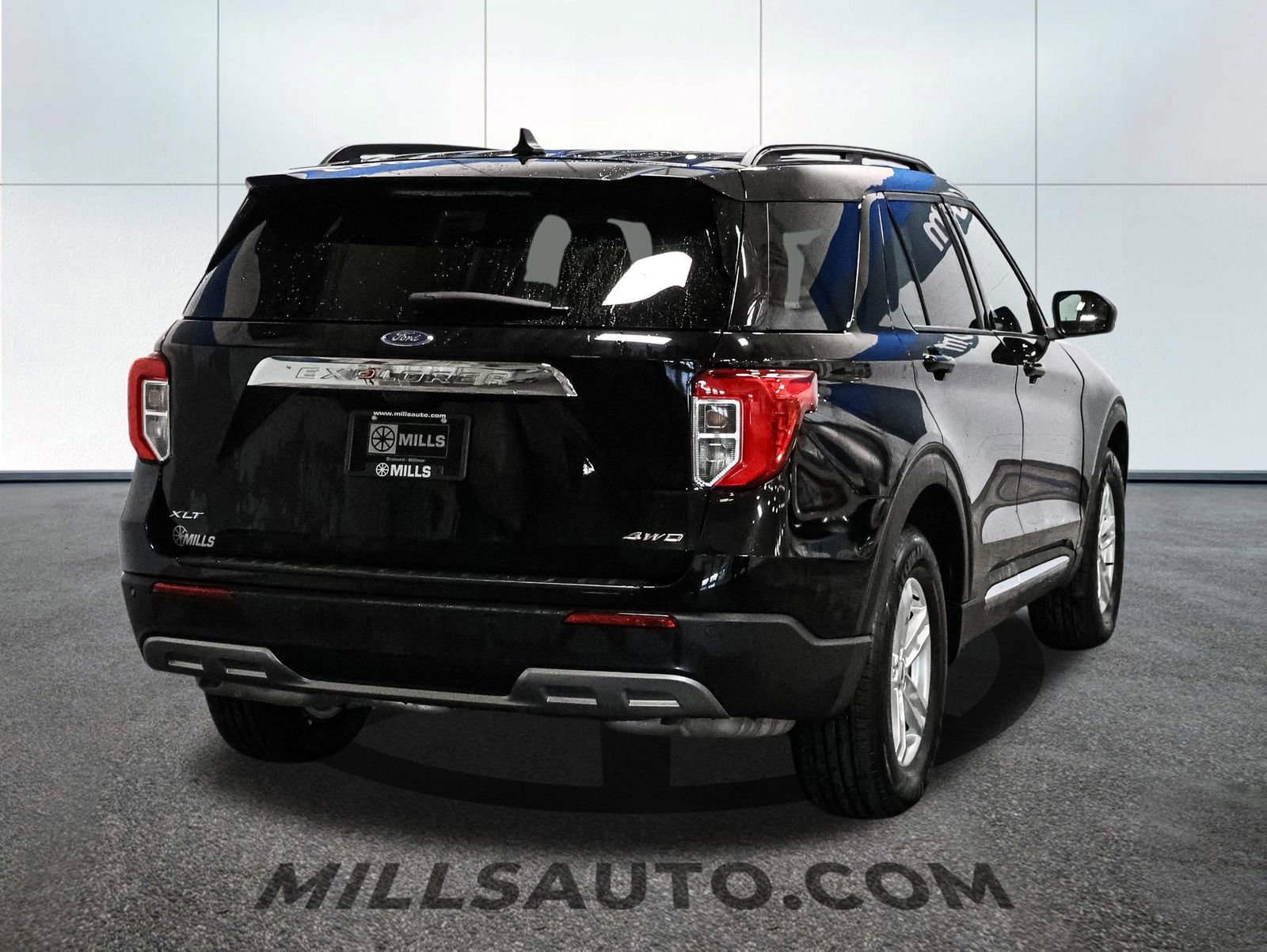 Certified 2023 Ford Explorer XLT w/ Equipment Group 202A image 7