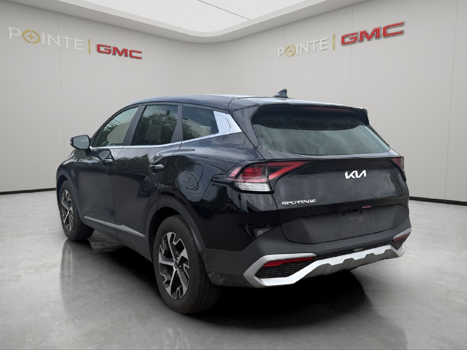 Used 2024 Kia Sportage EX FWD image 6