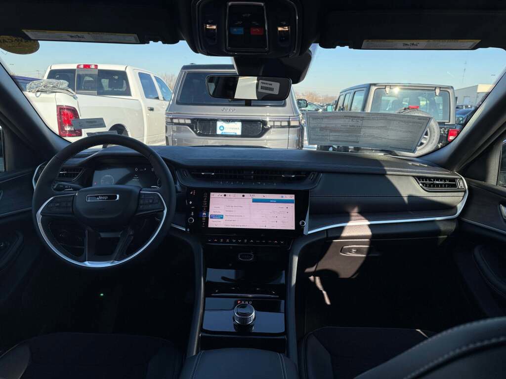 New 2026 Jeep Grand Cherokee Altitude image 23