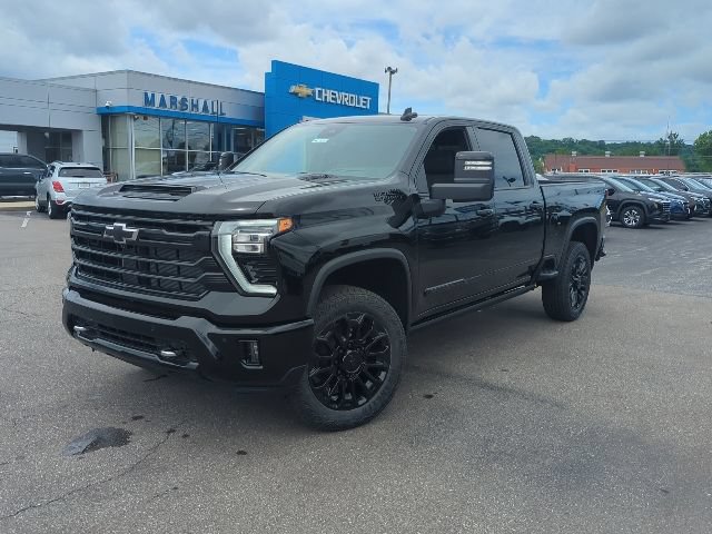 New 2026 Chevrolet Silverado 2500 High Country w/ Midnight Edition AWD/4WD image 3