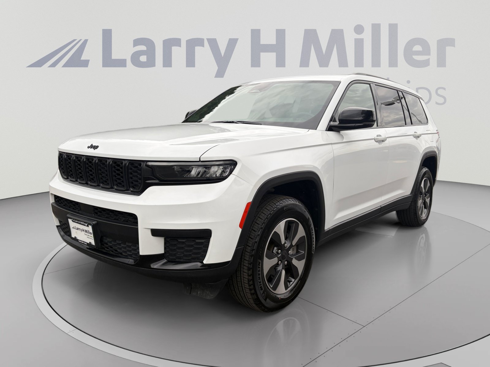 Used 2023 Jeep Grand Cherokee L Laredo AWD/4WD image 1