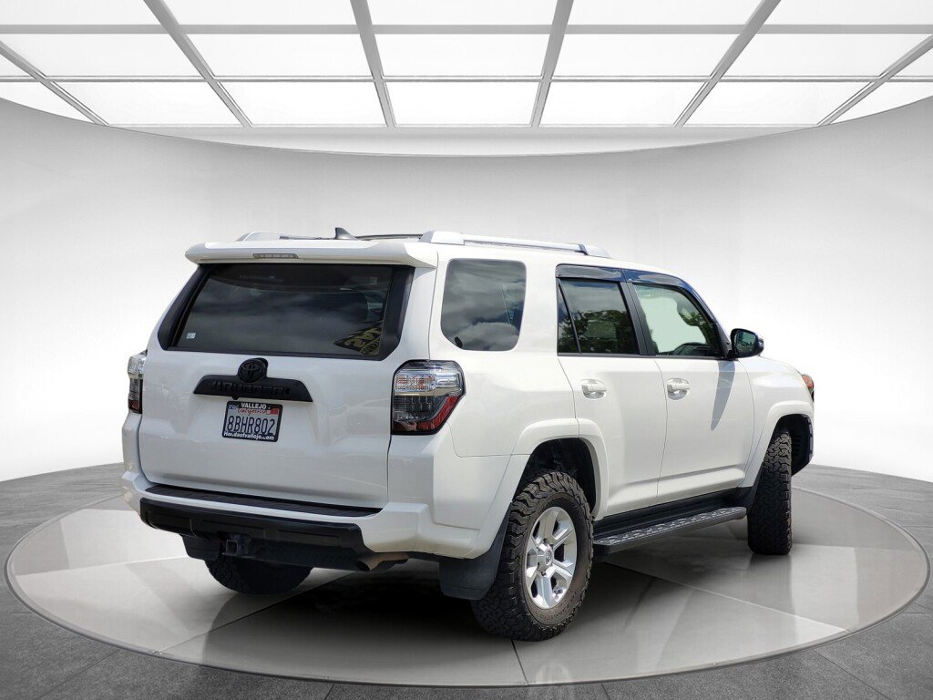 Used 2017 Toyota 4Runner SR5 Premium AWD/4WD image 4