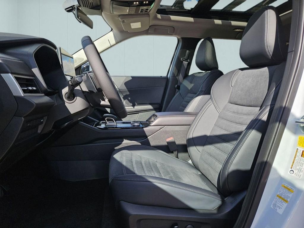 New 2025 Mitsubishi Outlander AWD image 12