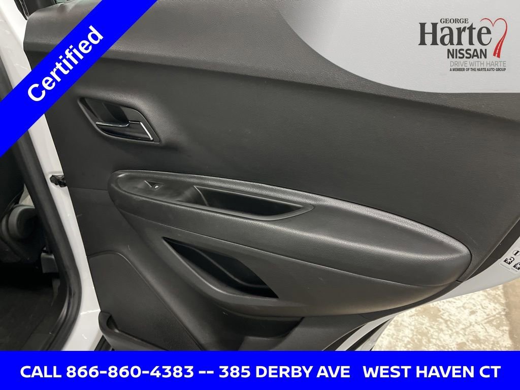 Used 2022 Chevrolet Trax LT w/ LT Convenience Package image 18