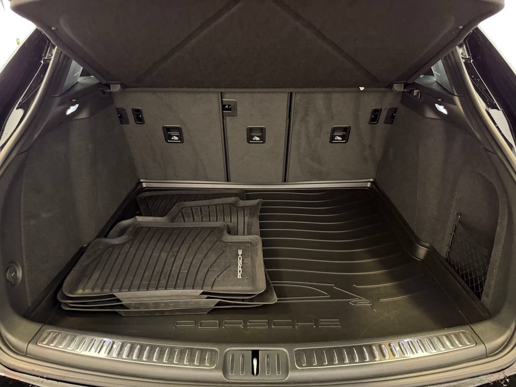 Certified 2026 Porsche Macan AWD/4WD image 29