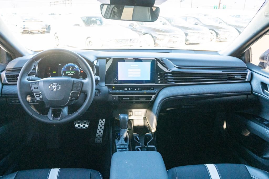 Used 2025 Toyota Camry SE w/ Convenience Package image 15