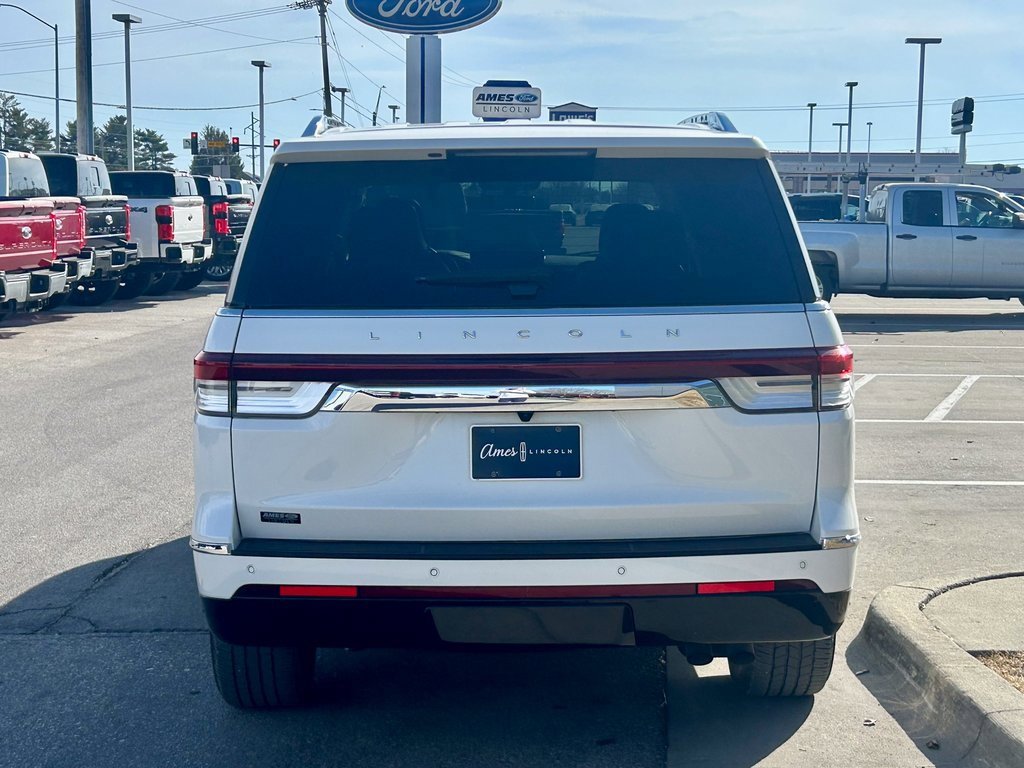Used 2023 Lincoln Navigator Reserve image 4