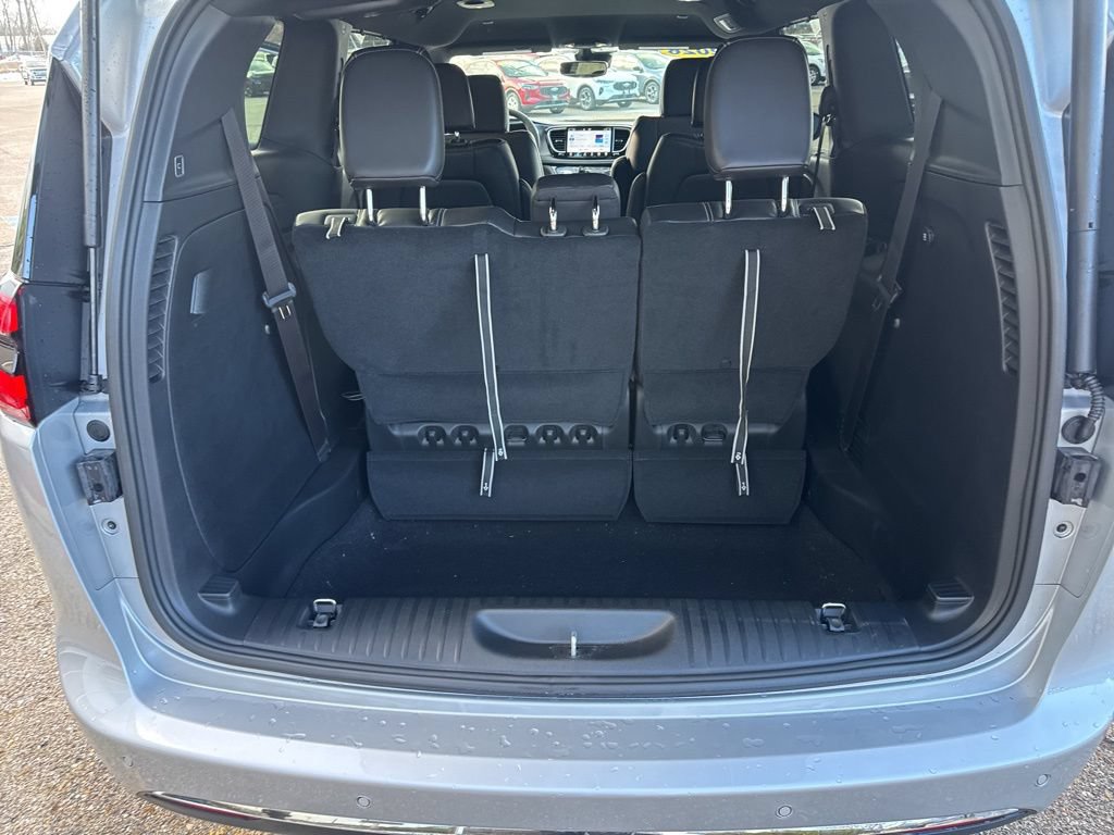 New 2026 Chrysler Pacifica Select AWD/4WD image 26