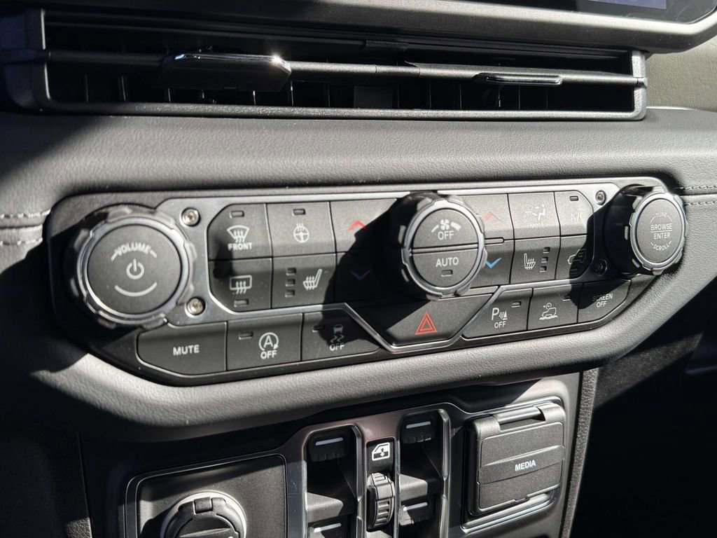 New 2026 Jeep Gladiator Mojave AWD/4WD image 17