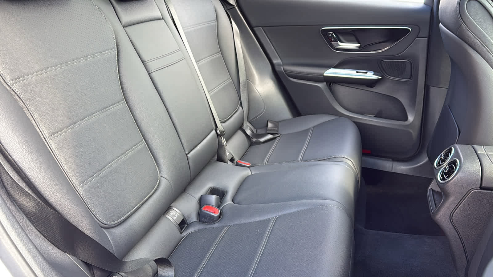 Certified 2026 Mercedes-Benz GLC 300 4MATIC image 35