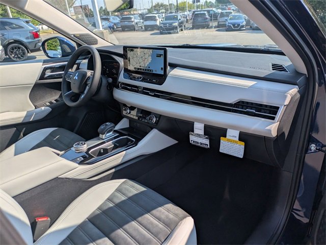 New 2025 Mitsubishi Outlander SE image 34