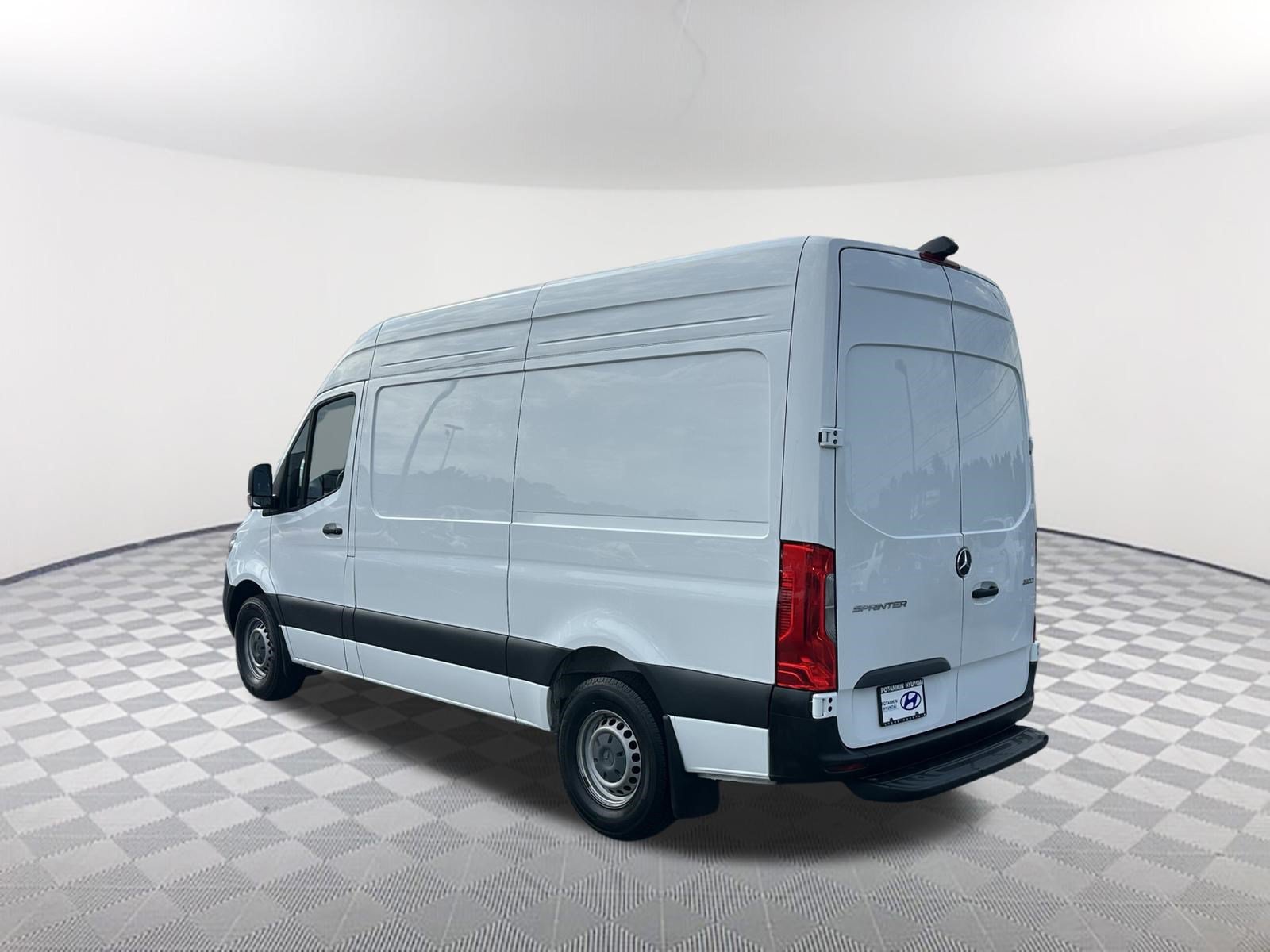 Used 2024 Mercedes-Benz Sprinter 2500 image 7