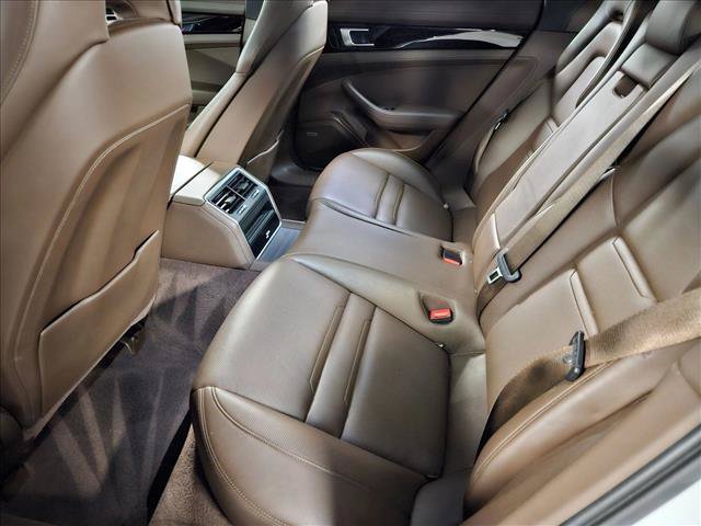 Used 2020 Porsche Panamera RWD image 18