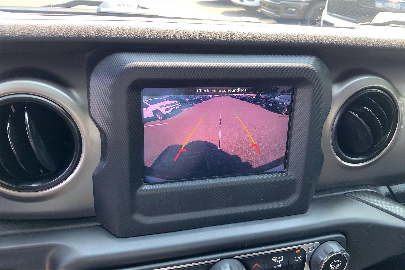 Used 2018 Jeep Wrangler Unlimited Sport S AWD/4WD image 27