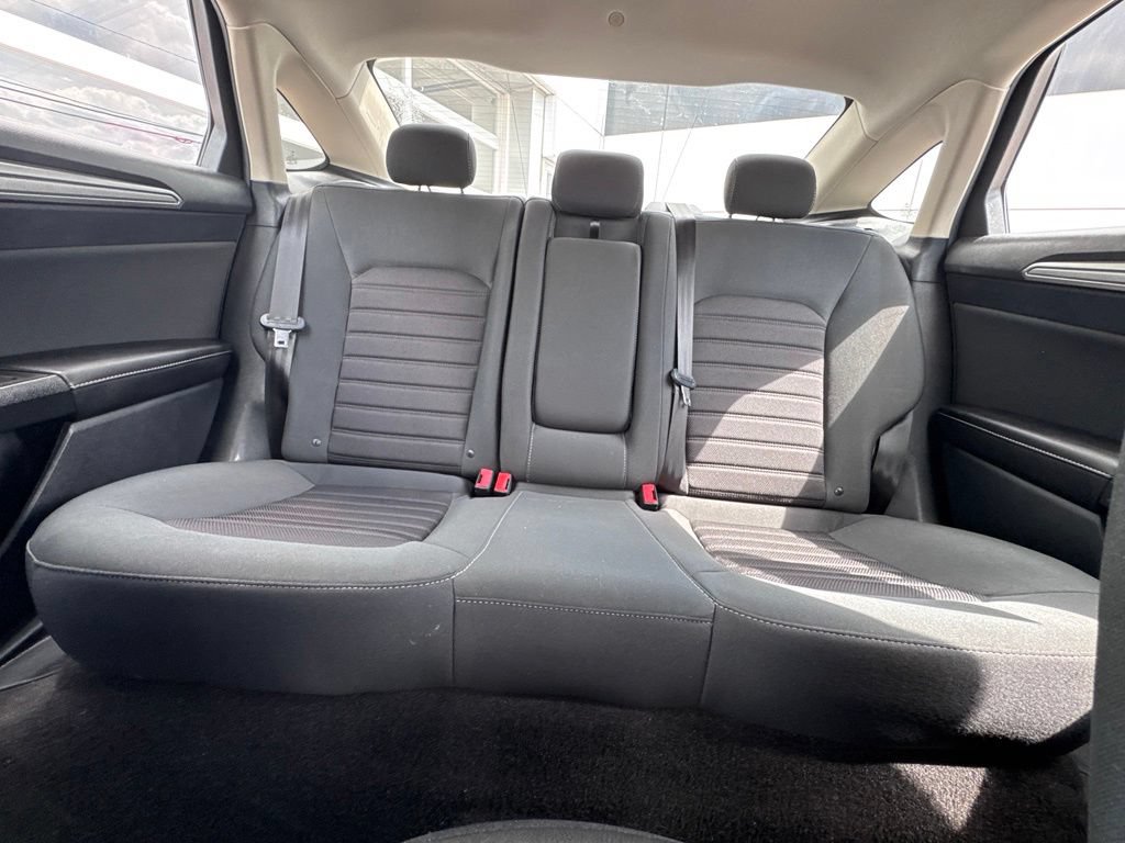 Used 2020 Ford Fusion SE FWD image 33