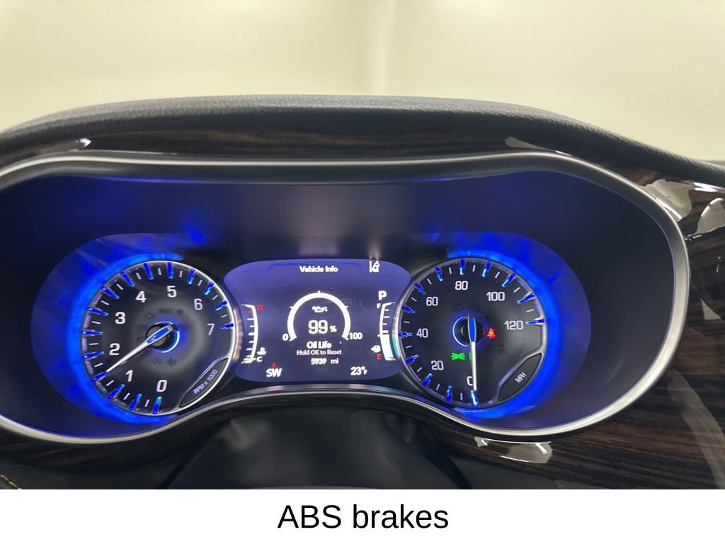 Used 2023 Chrysler Pacifica Pinnacle w/ Trailer Tow Group image 39