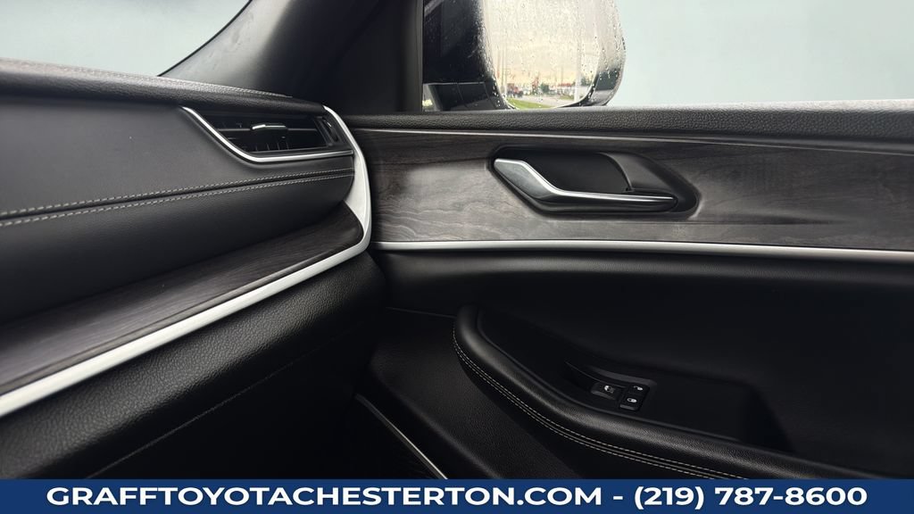 Used 2024 Jeep Grand Cherokee Limited 4xe AWD/4WD image 13
