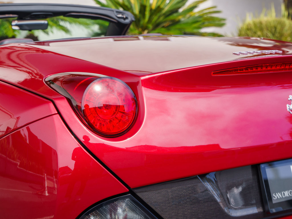 Used 2010 Ferrari California RWD image 5