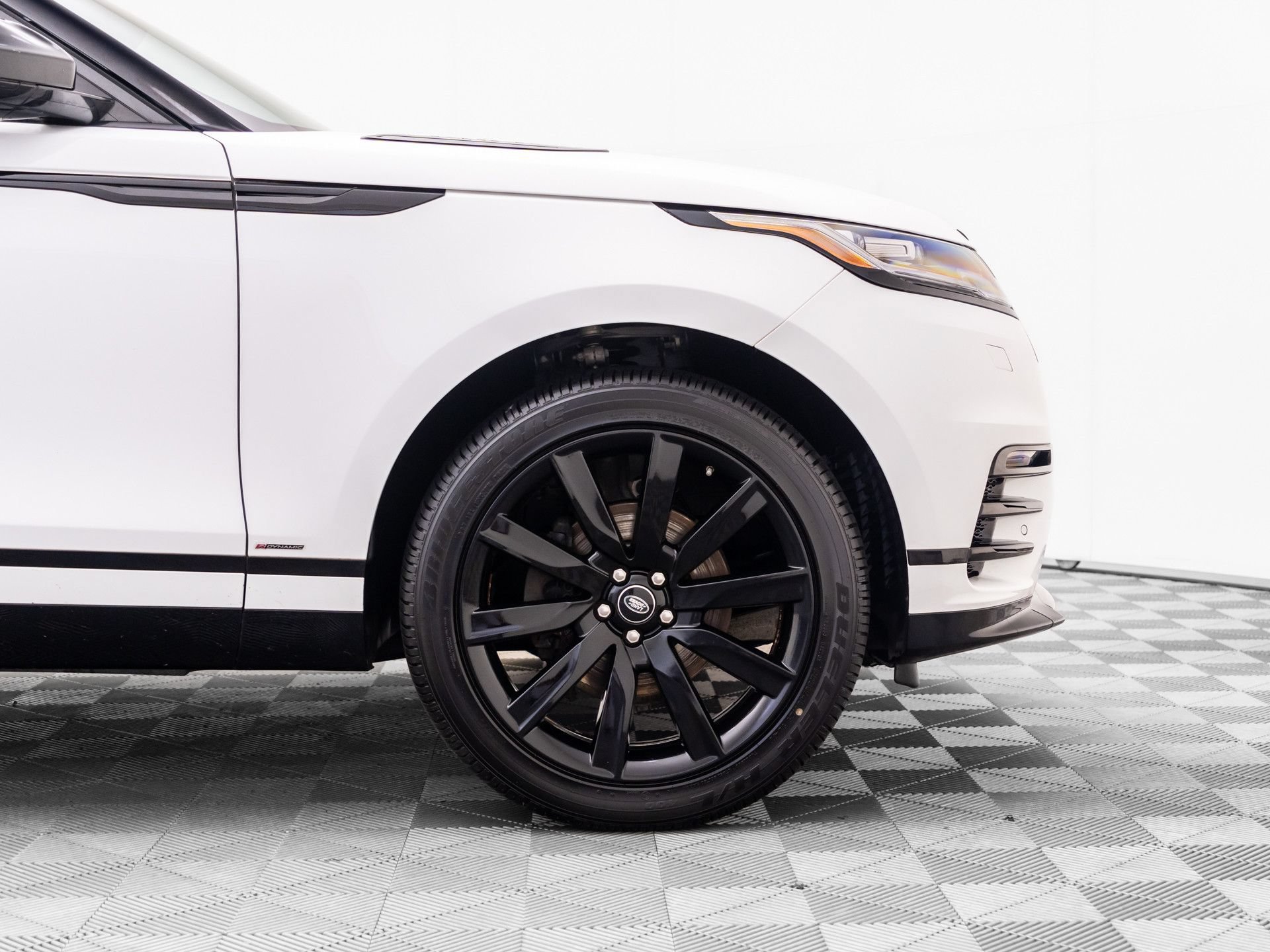 Used 2020 Land Rover Range Rover Velar R-Dynamic S AWD/4WD image 34