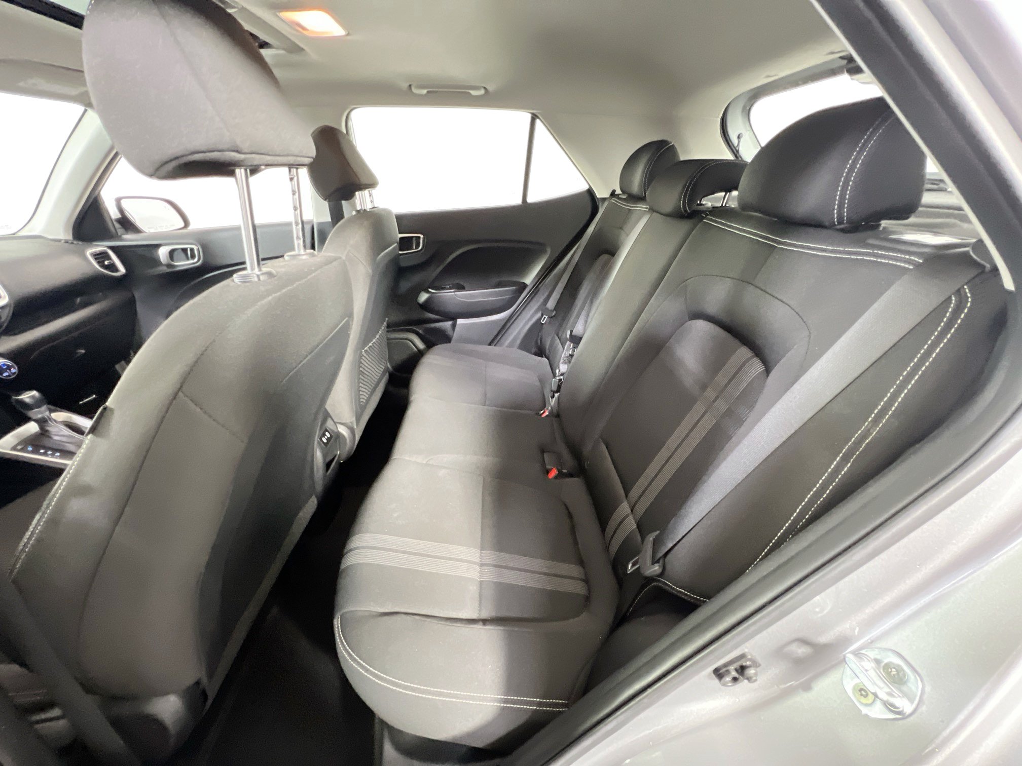 Used 2024 Hyundai Venue SEL FWD image 23