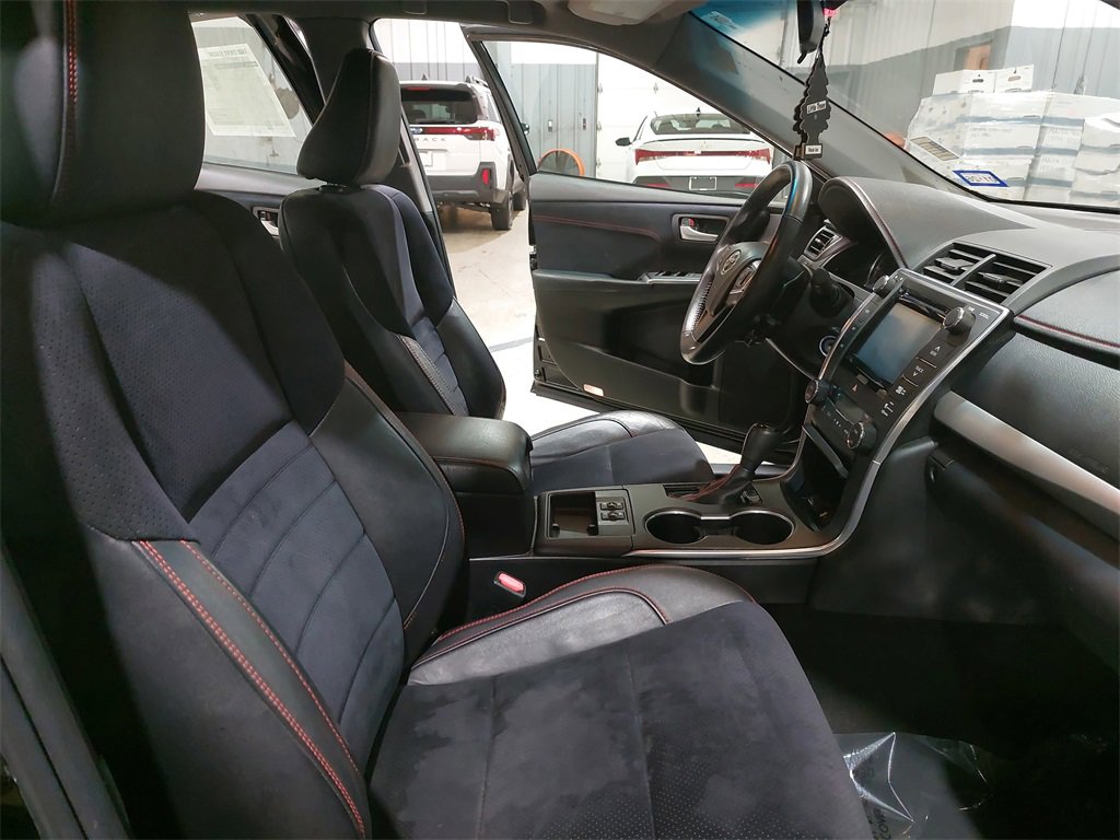 Used 2015 Toyota Camry XSE w/ Moonroof Package image 10