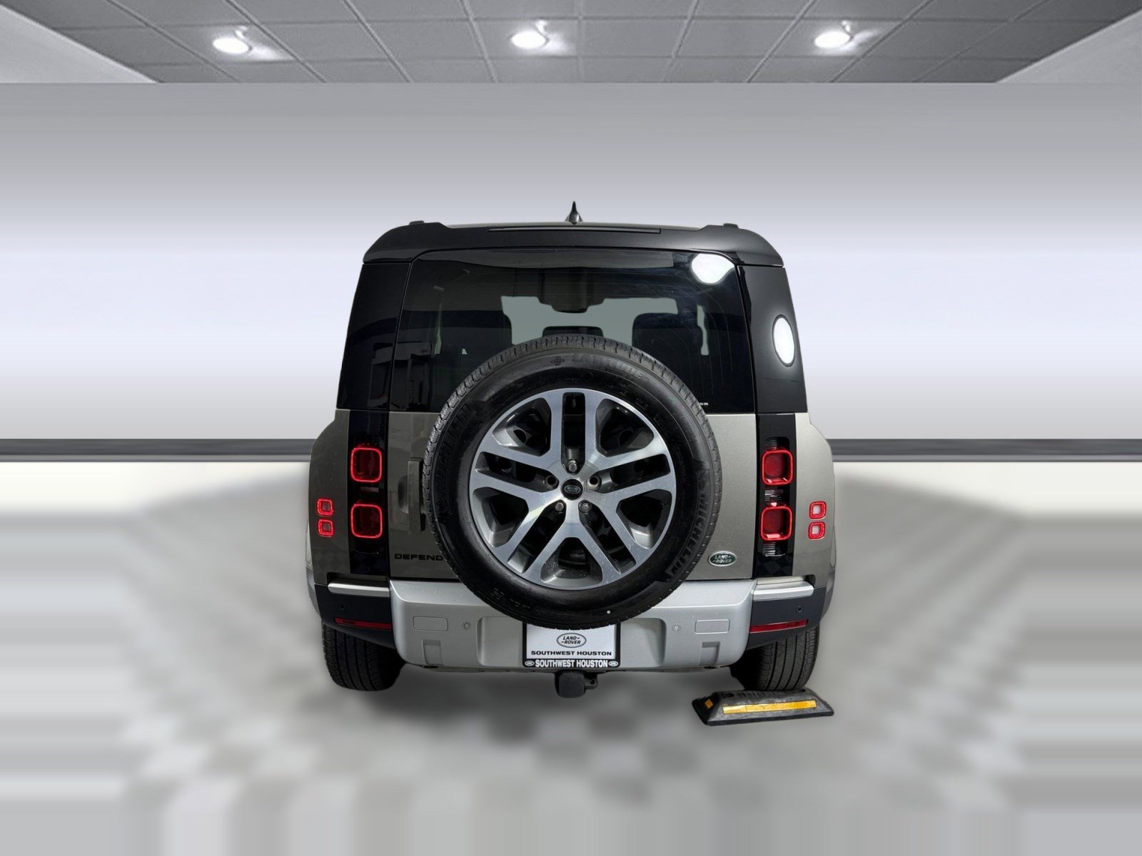 Used 2023 Land Rover Defender 90 S image 10