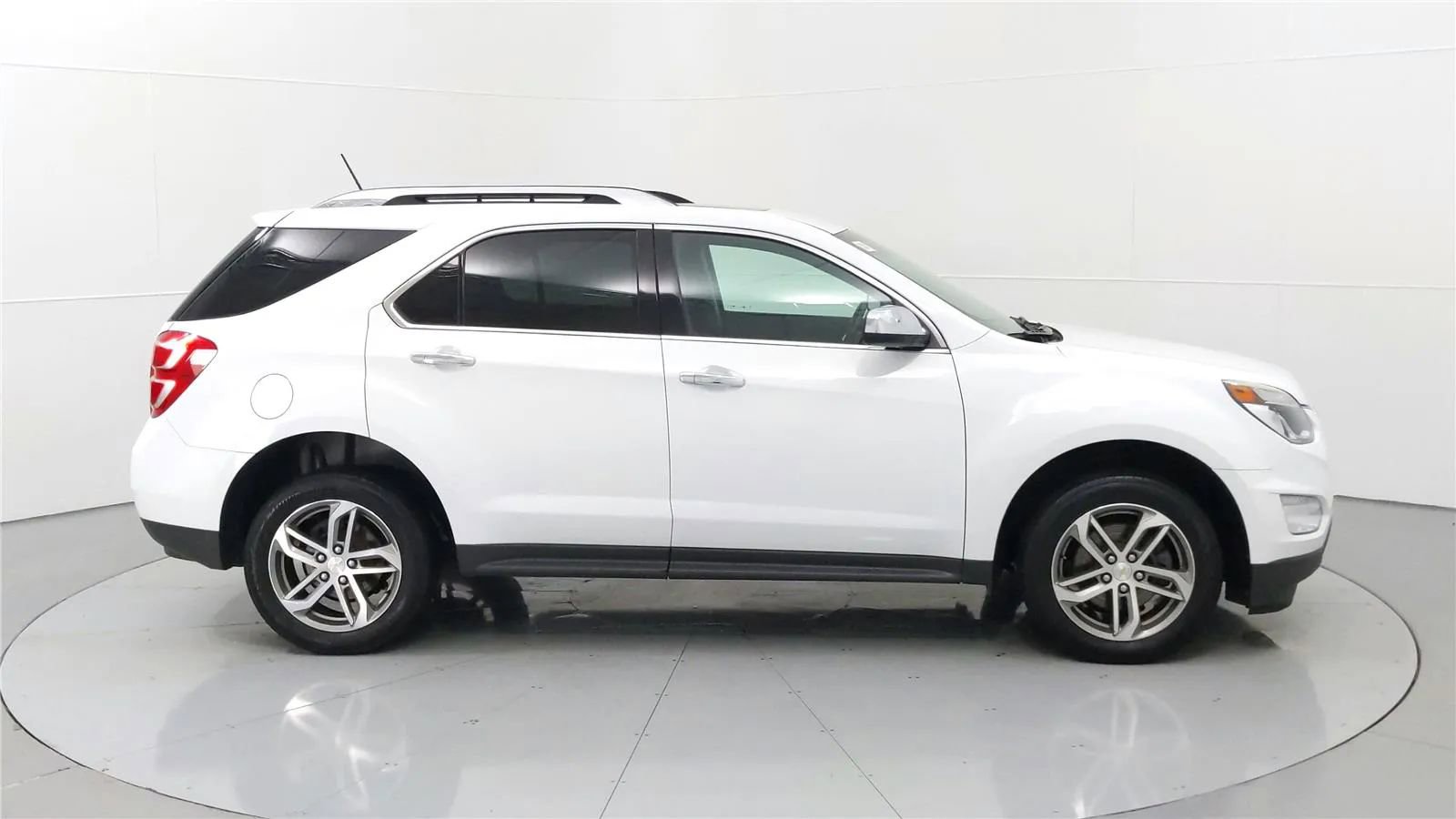 Used 2016 Chevrolet Equinox LTZ w/ Enhanced Convenience Package FWD image 8
