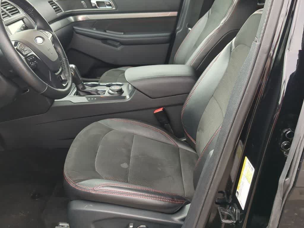 Used 2018 Ford Explorer XLT w/ Equipment Group 202A AWD/4WD image 15