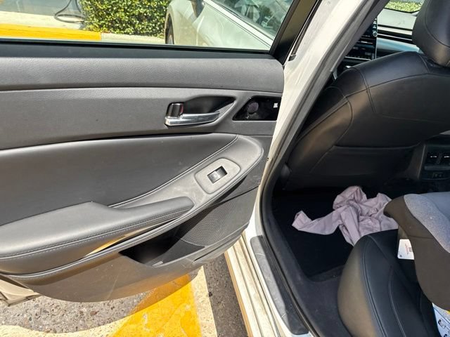Used 2021 Toyota Avalon XLE w/ Moonroof Package FWD image 25
