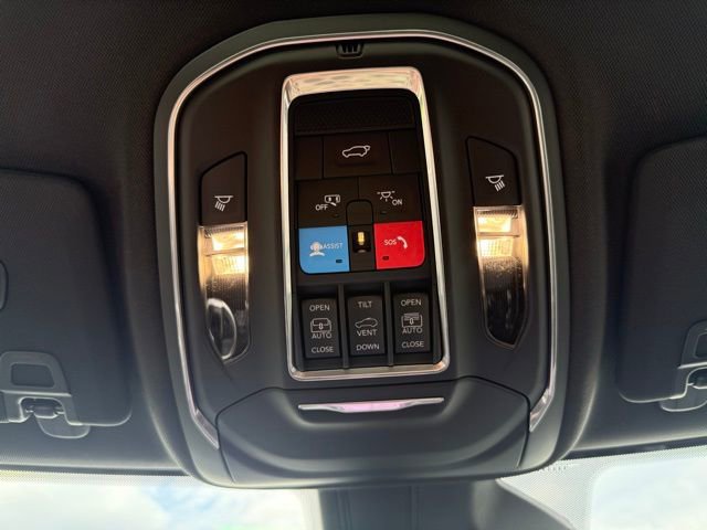 New 2025 Jeep Grand Cherokee Limited w/ Luxury Tech Group II image 21