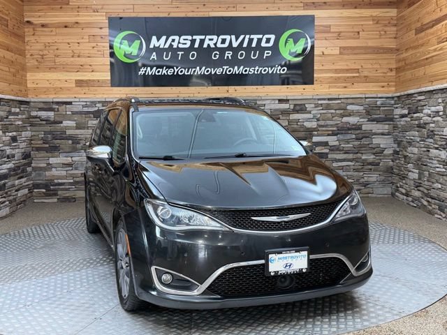 Used 2017 Chrysler Pacifica Limited w/ UConnect Theater Package FWD video 2