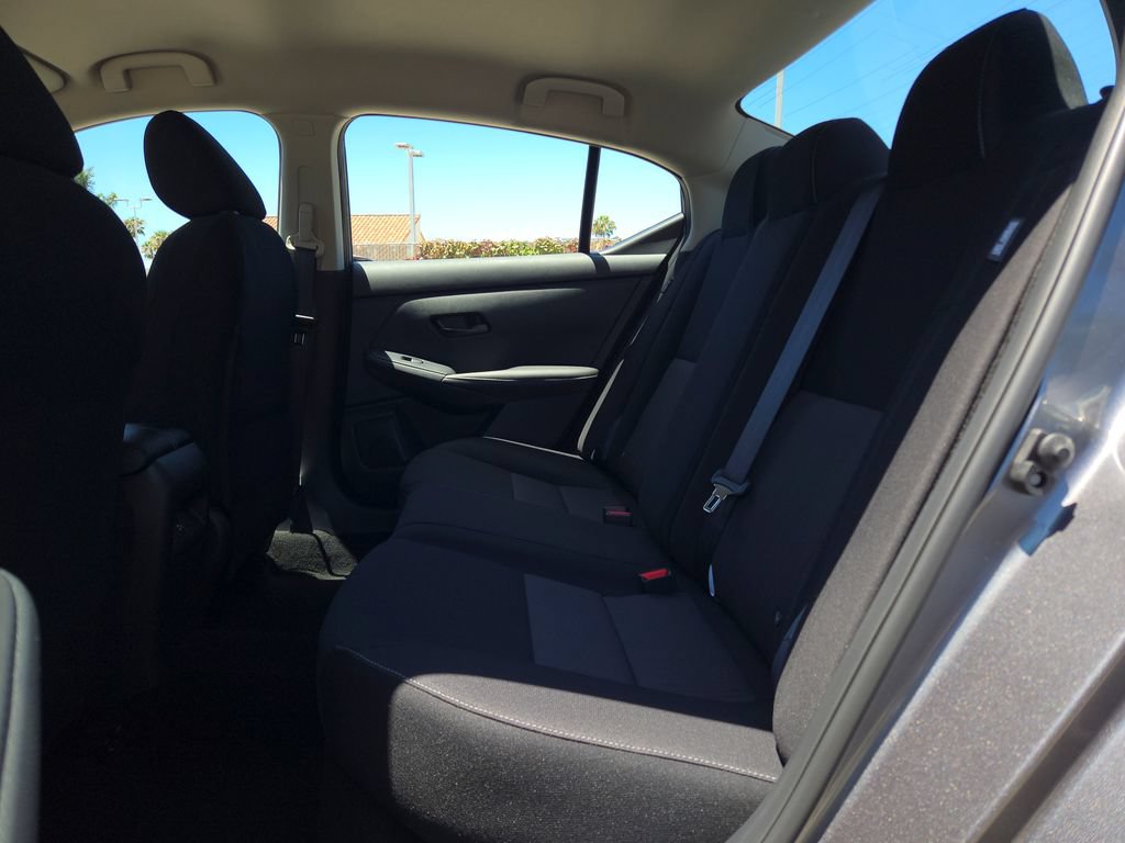 Used 2025 Nissan Sentra SV FWD image 9