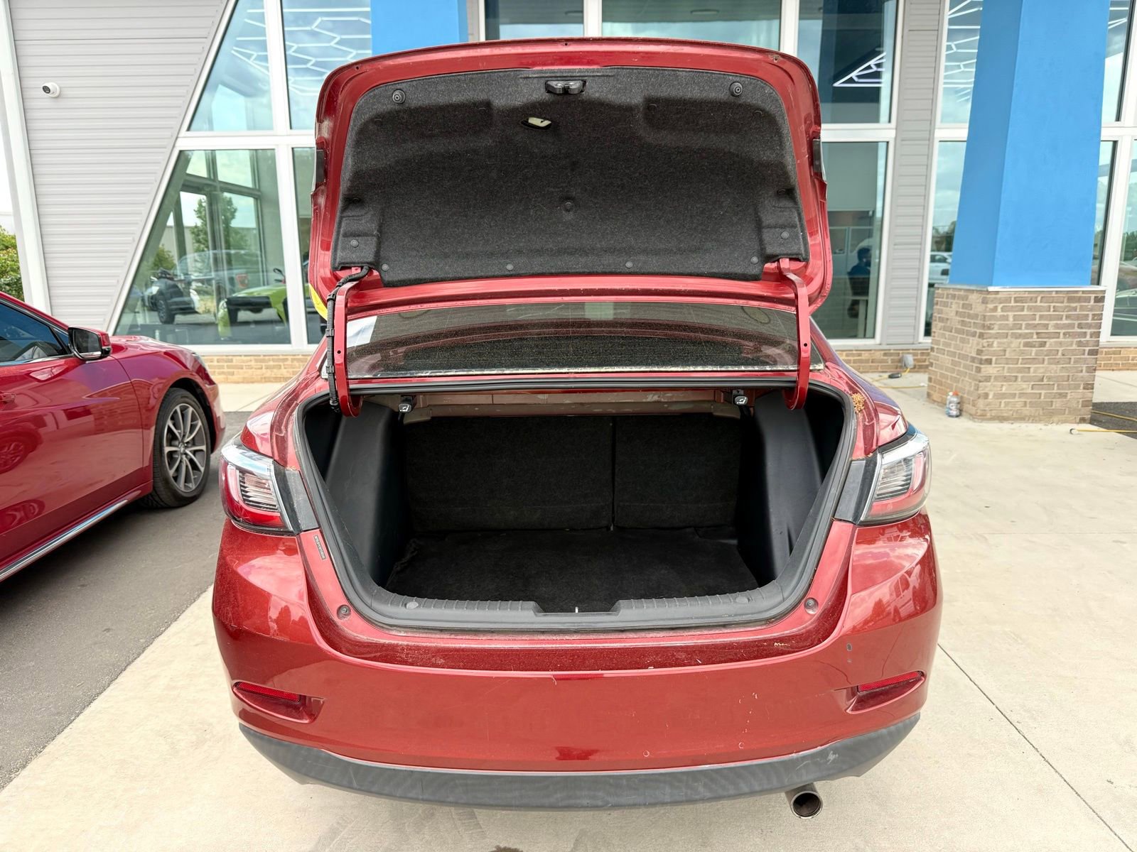 Used 2019 Toyota Yaris LE FWD image 18