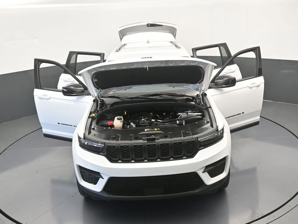 Used 2024 Jeep Grand Cherokee Altitude image 71