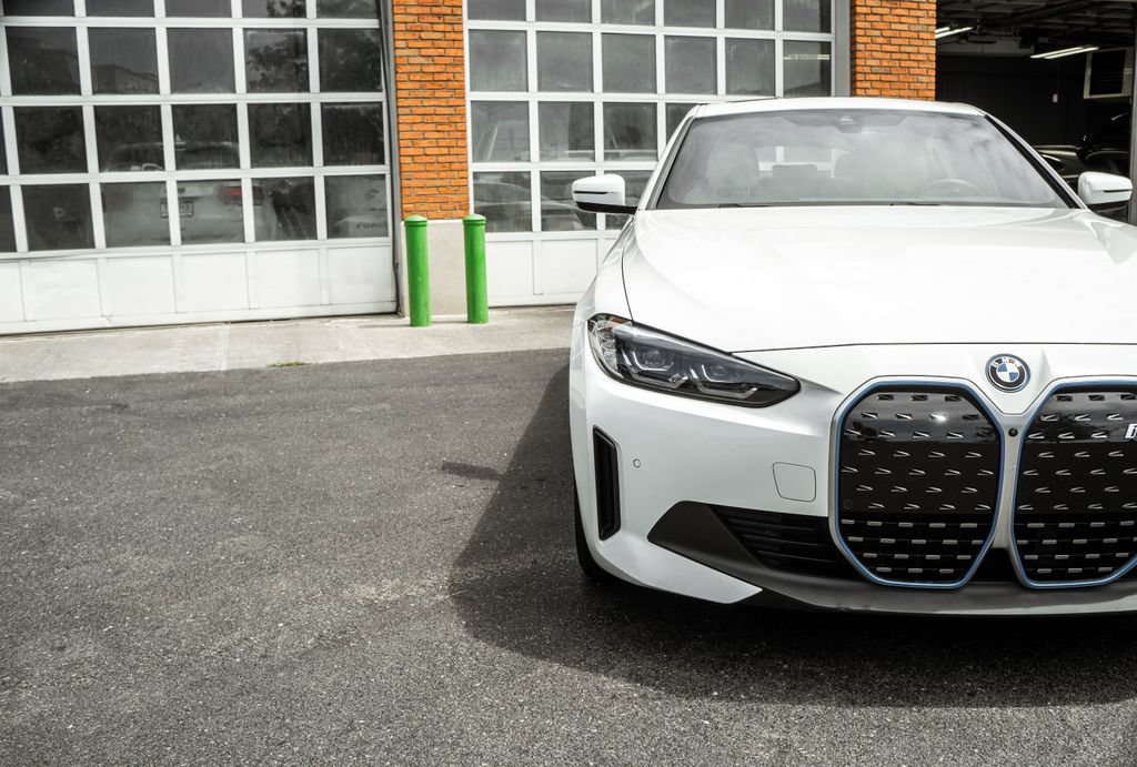 Used 2023 BMW i4 eDrive35 w/ Premium Package RWD image 36