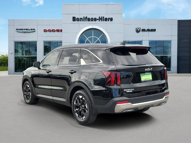 Used 2025 Kia Sorento S FWD image 4