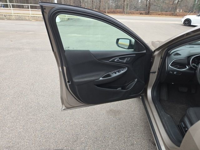 Used 2024 Chevrolet Malibu LT image 9