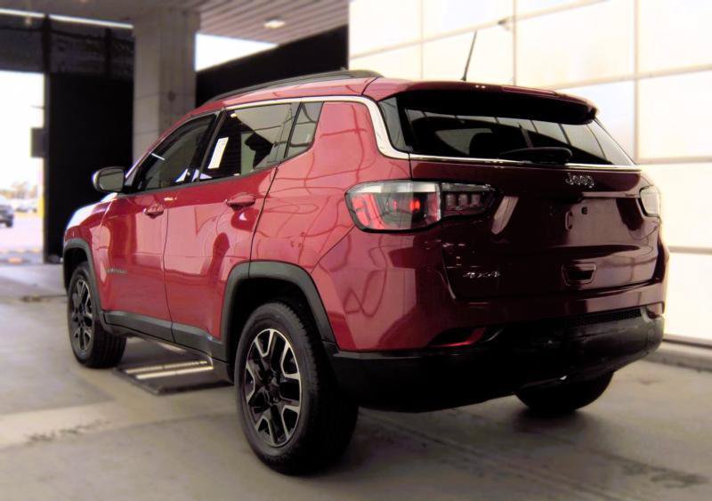 Used 2018 Jeep Compass Latitude w/ Cold Weather Group AWD/4WD image 4