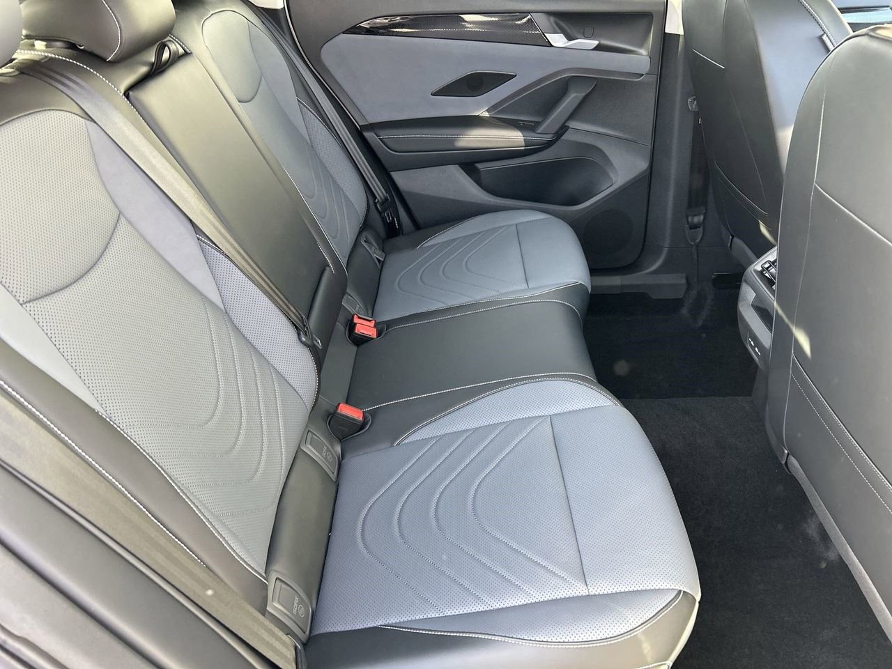 New 2026 Volkswagen Tiguan SE FWD image 9