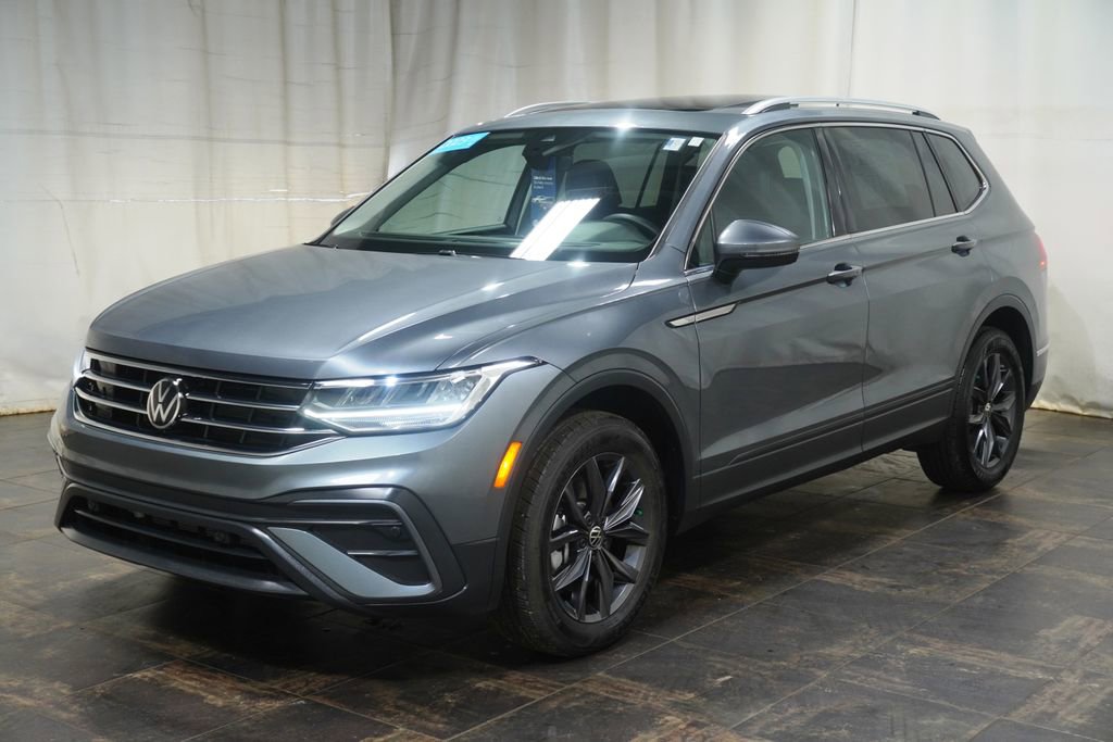 Certified 2023 Volkswagen Tiguan SE w/ Panoramic Sunroof Package image 2
