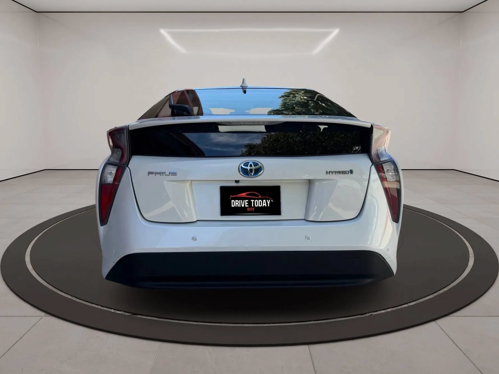 Used 2017 Toyota Prius Four w/ Premium Convenience Package FWD image 4