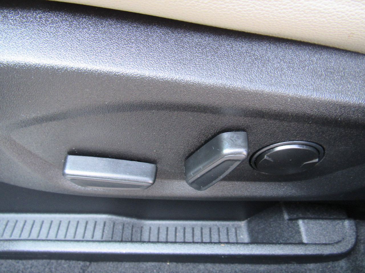 Used 2024 Ford Edge Titanium w/ Titanium Elite Package image 11