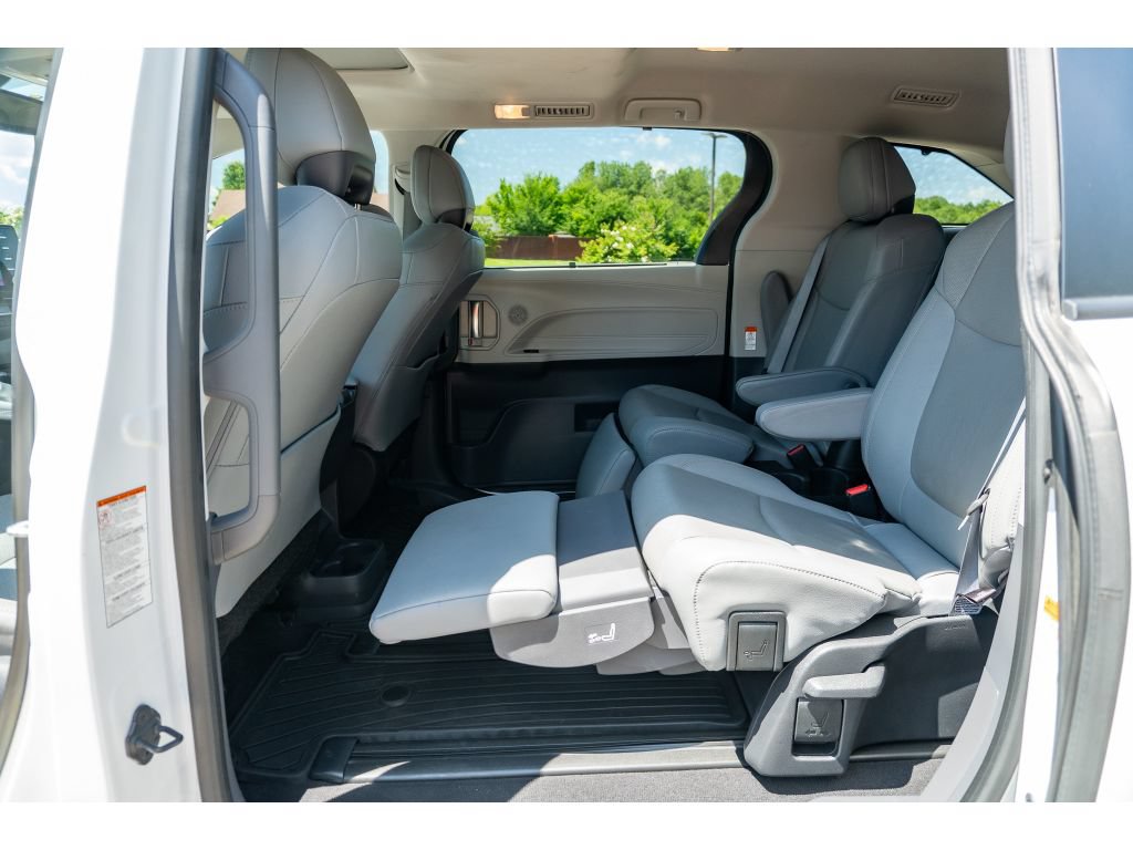 Used 2022 Toyota Sienna Limited FWD image 13