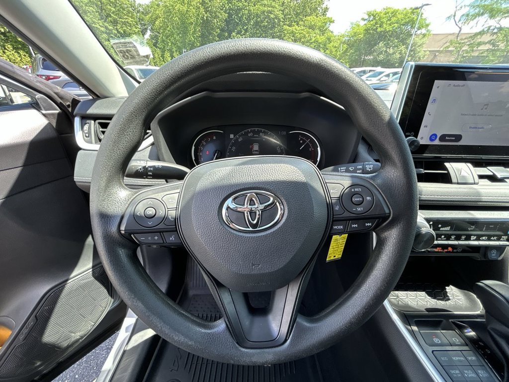 Used 2023 Toyota RAV4 LE AWD/4WD image 18