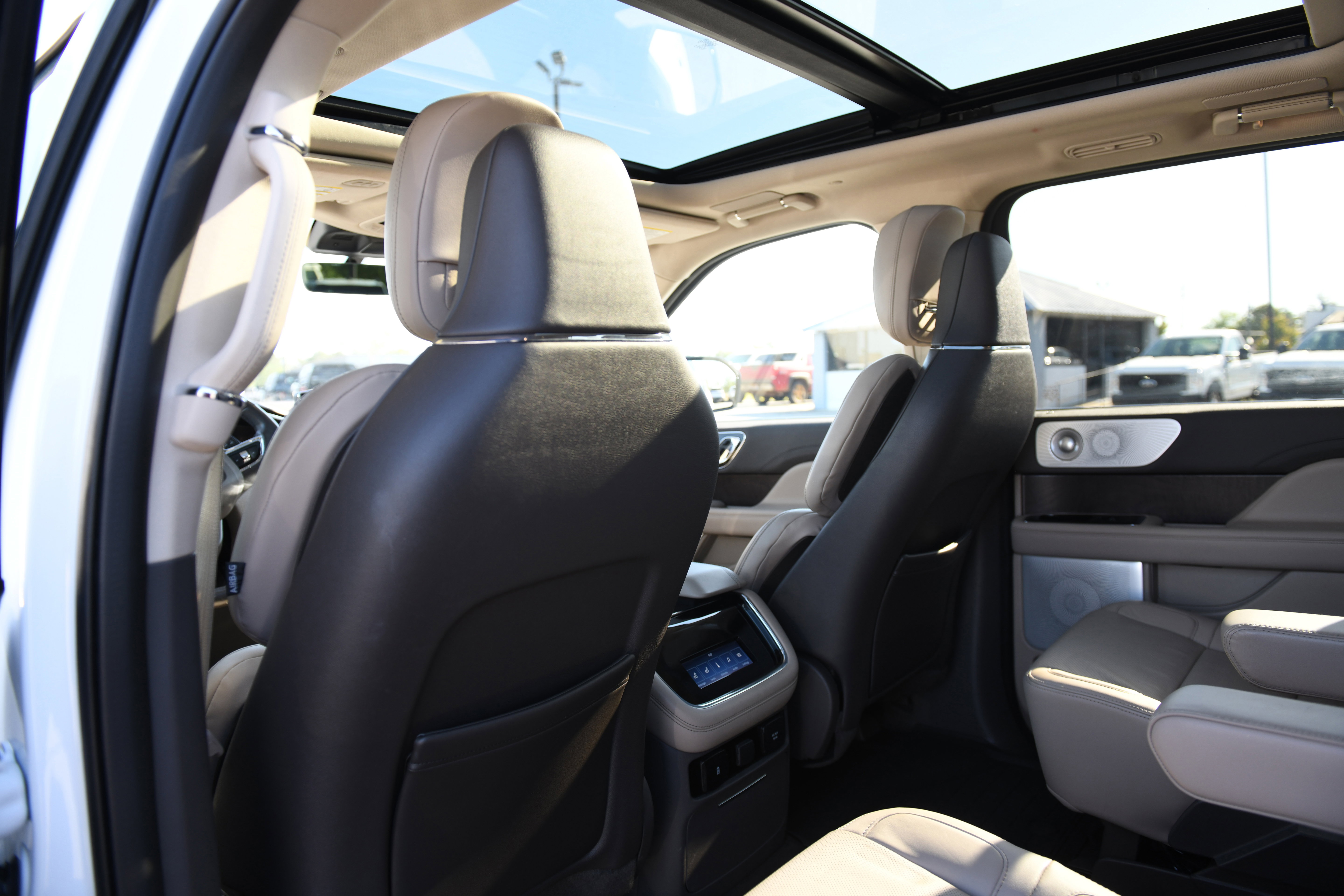 Used 2022 Lincoln Navigator Reserve AWD/4WD image 13